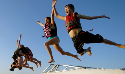 9-ways-to-make-your-kids-fall-in-love-with-boating.jpg